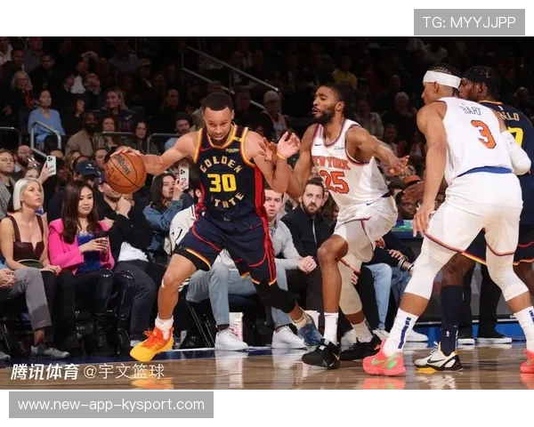 勇士逆转尼克斯，季后赛首轮中库里双手暴扣点燃全场，勇士vs尼克斯库里54分录像回放